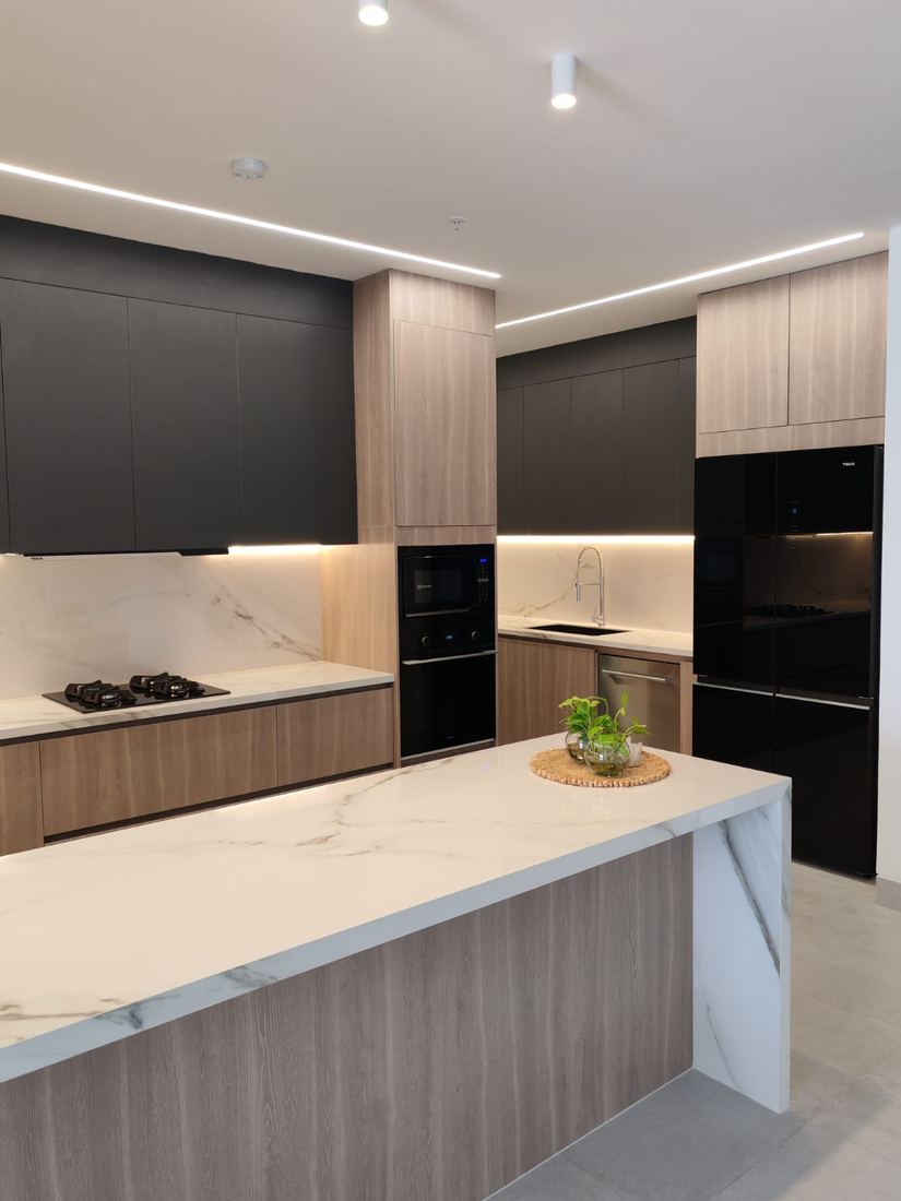 Cocina equipada por Lumara con electrodomésticos empotrados